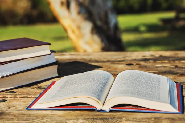 Mesenapok-Esti mesék